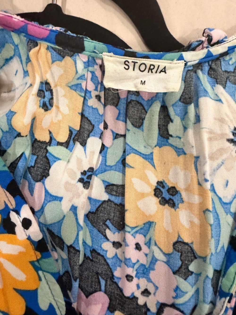 Floral V-Neck Maxi Dress in Multicolor - Picture 2 of 3